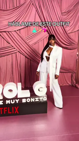 A post by @karensevillano7 on TikTok caption: Ya se vieron el documental? 😍