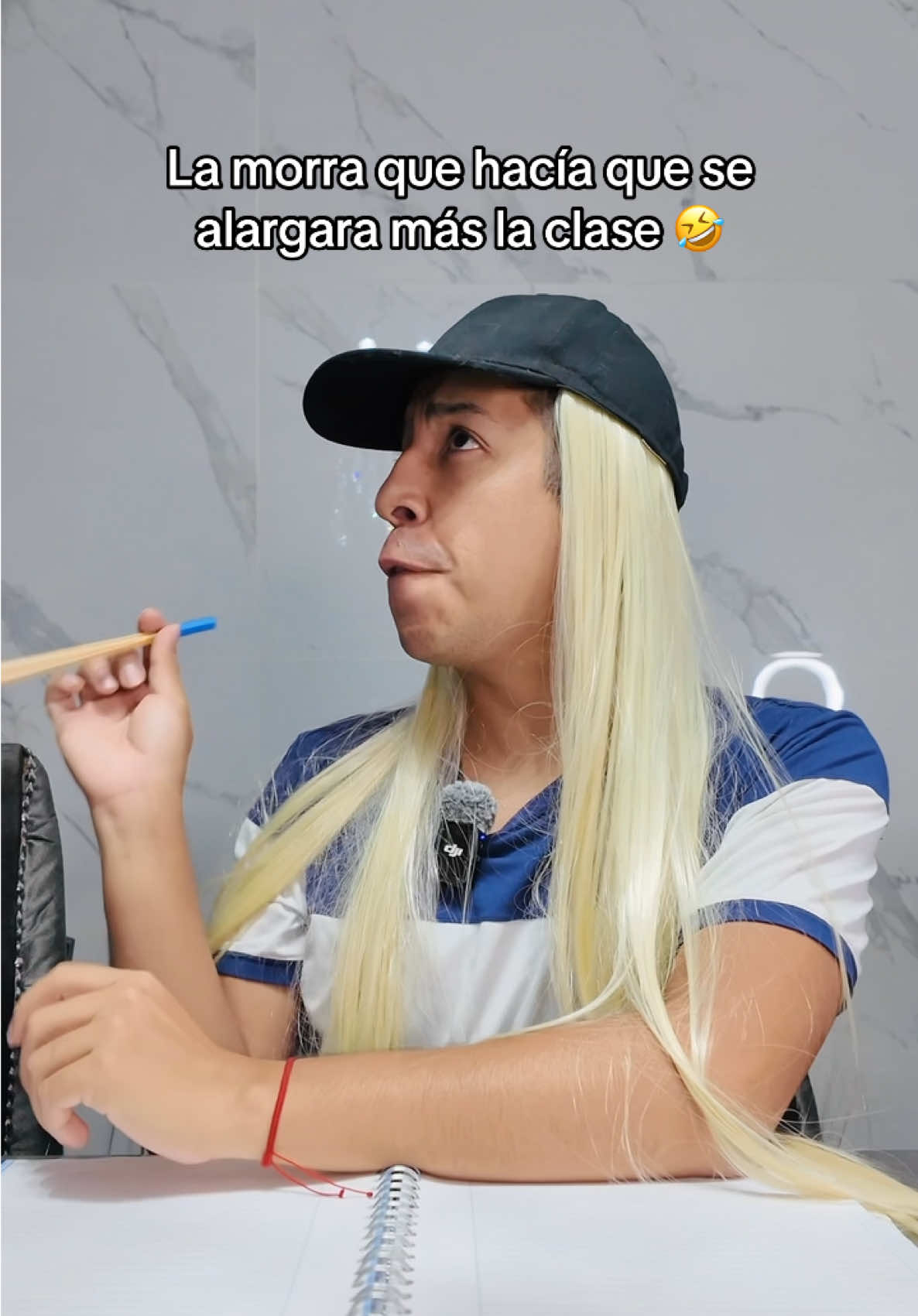 A post by @angelmonnroy on TikTok caption: Esa niñas parecía que lo hacían aproposito 🤣 #comedia #escuela #tiposdealumnos 