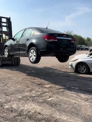 A post by @alex.avendano.cars on TikTok caption: Compré este Chevy Cruz por sólo $250 usd 😱 #cars #carros #autos #foryoupage #parati #fypシ #cardetailing #autodetailing #paratii #chevy #chevrolet #car #motor #engine #CapCut 