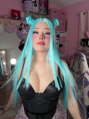 A post by @magssmx on TikTok caption: #magsmx #loba #shakira 