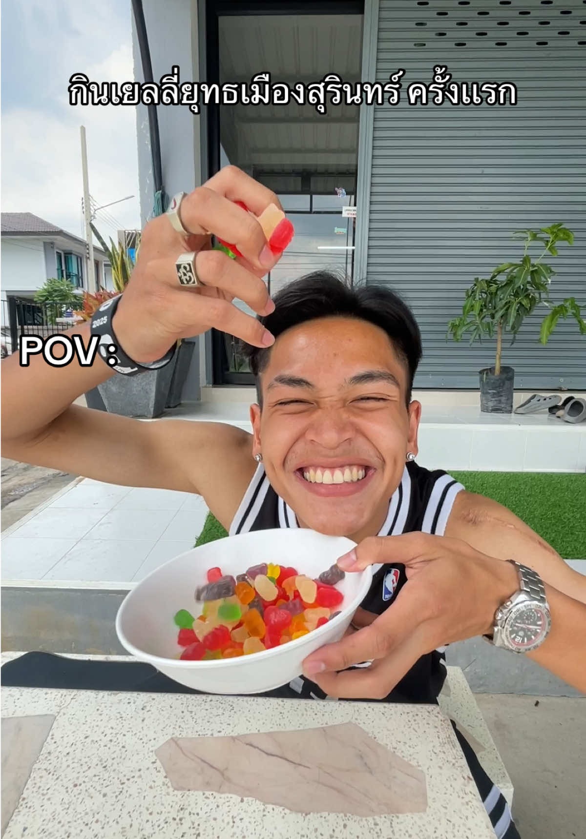 A post by @_thierryyy on TikTok caption: เคี้ยวเพลินมาก #จืดจาง #วัยรุ่นคำมี #อองรีสมีทาว #เยลลี่ @เจจืดจาง 