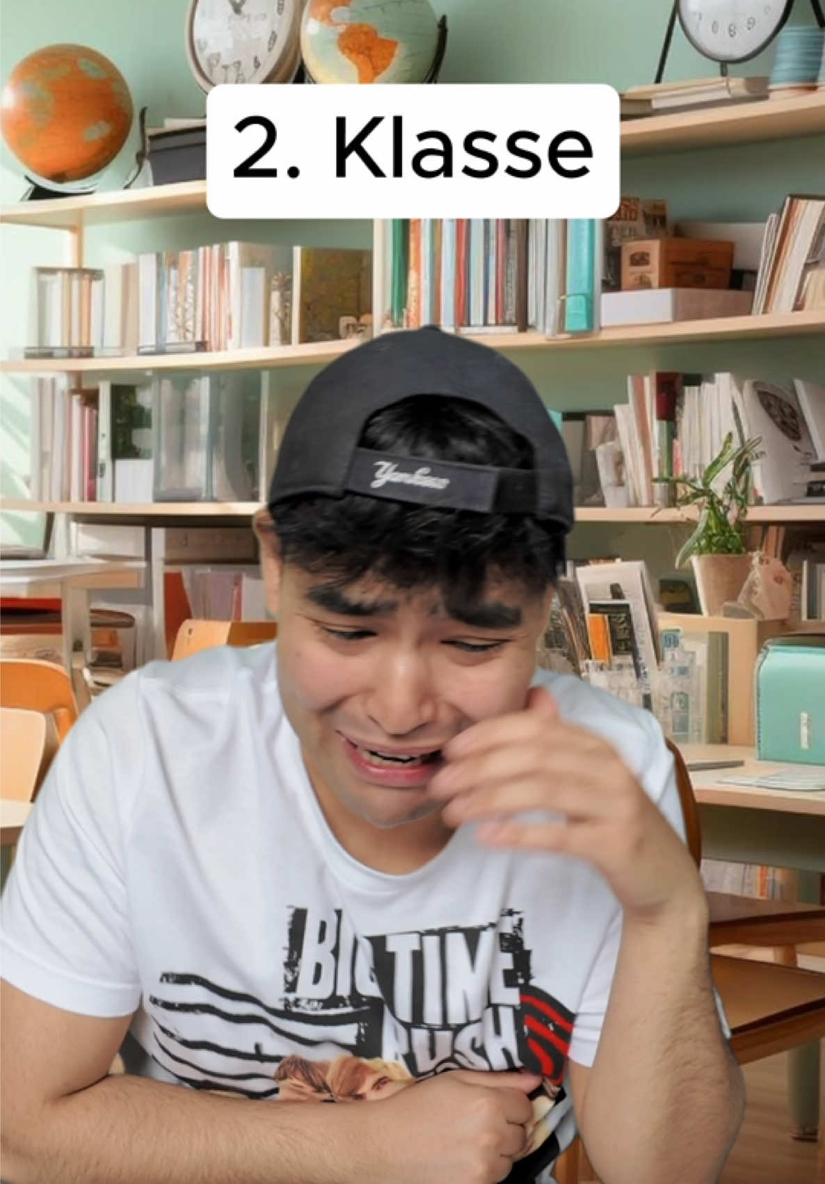 A post by @fittihollywood on TikTok caption: Welcher Typ seid ihr? Habt ihr strenge oder lockere Eltern?😂 #zeugnisse 