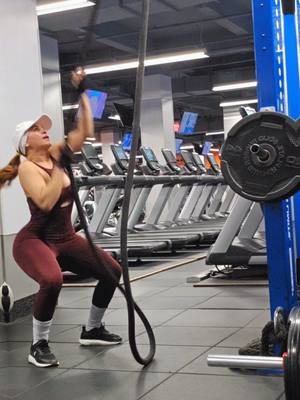 A post by @labellabe16 on TikTok caption: #videoviraltiktok2025♥️😍😍 #TikTokLIVE #seotiktok #hacerseviral #fitspiration #gymlife #gymmotivation 