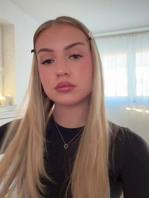 A post by @xj0line on TikTok caption: Januar und Februar hatte ich heftige downs , diese Entwürfe Skippe ich lieber mal HAHA 🥲🥲 