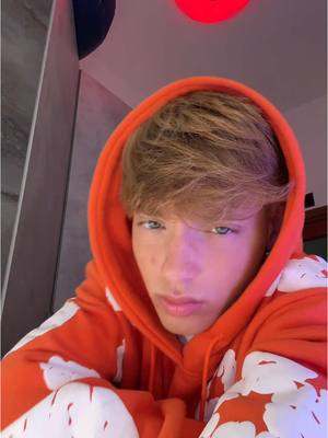 A post by @domenicoespositooo_ on TikTok caption: É difficile trovare qualcuno che ti voglia più bene di me 🙄 