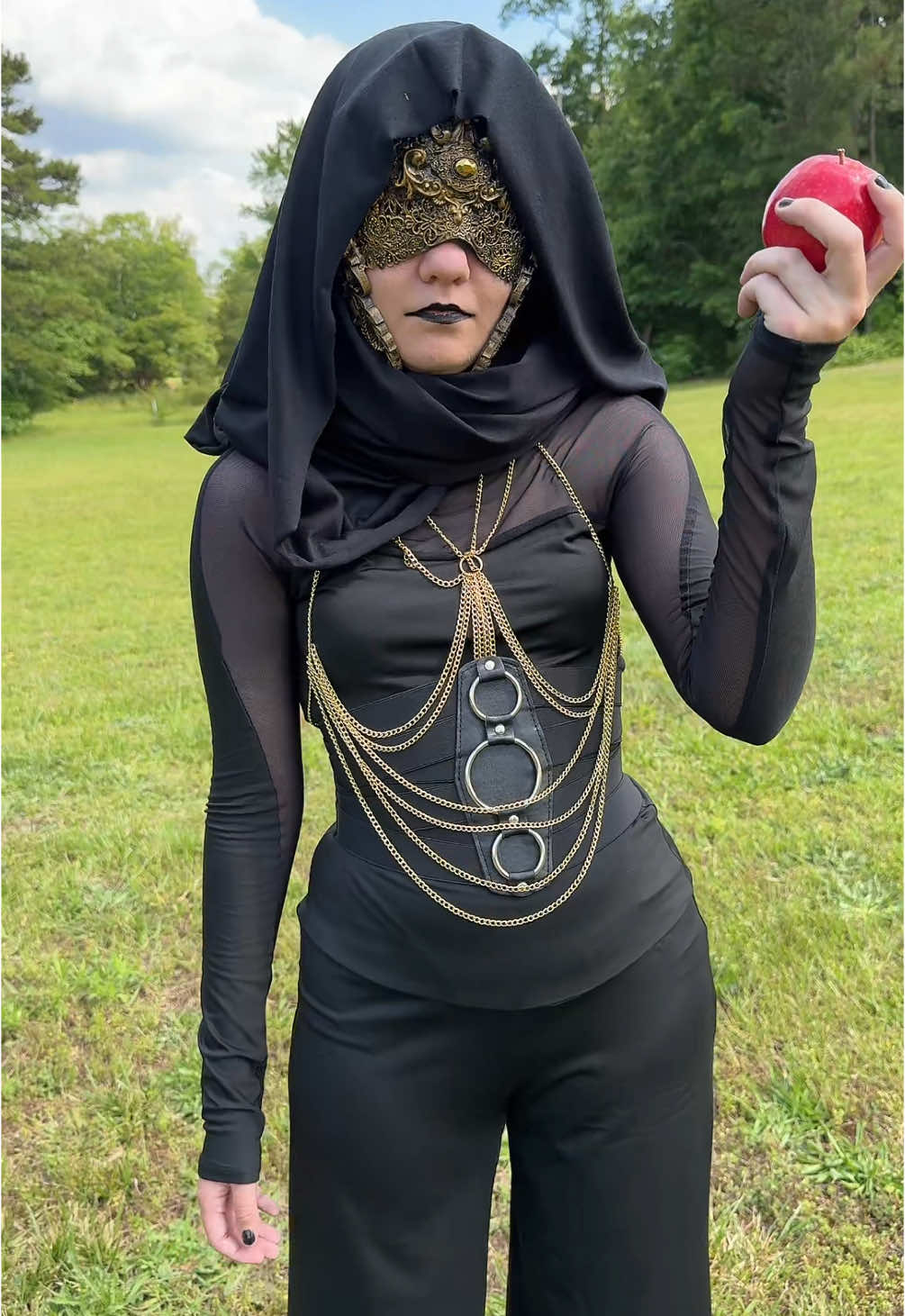 A post by @mokuchan018 on TikTok caption: After months of silence, a new cosplay as emerged. Worship. #sleeptoken #sleeptokencosplay #espera #esperasleeptoken #esperacosplay #esperasleeptokencosplay #vesselettes #vesselettessleeptoken #sleeptokenworship 
