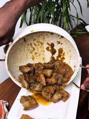 A post by @ndockbidi_food on TikTok caption: Piment 🌶️ Doux #NDOCKBIDI Ingrédients :  - 02 gros oignons  - 8 piments (toutes couleurs) - 10 gousses d’ail  - Herbes de Provence  - Mélange d’épice ( une cuillère à café) - Sel  - Cube Maggi - Huile star Oil #camerountiktok🇨🇲 #nigeriantiktok🇳🇬 #cotedivoire🇨🇮 #ndockbidi 