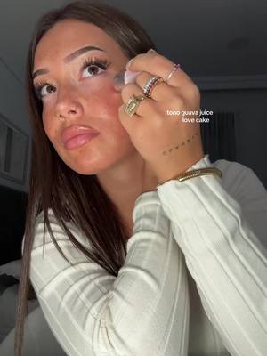 A post by @chiaaarita on TikTok caption: @SHEGLAM  #SHEGLAM #SHEGLAMBlushstick #SHEGLAMBlush  se pueden comprar también a traves de amazon
