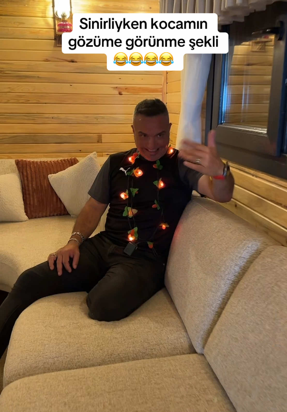 A post by @yasemin.serkan35 on TikTok caption: Kızlar sizde böyle mi oluyorsunuz sinirliyken😂😂😂