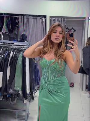 A post by @letiziapone_ on TikTok caption: @Boutiquedelmastro scegliendo il mio abito per stasera, andate sulle mie stories a vedere gli altri🫠🫠🫠✨