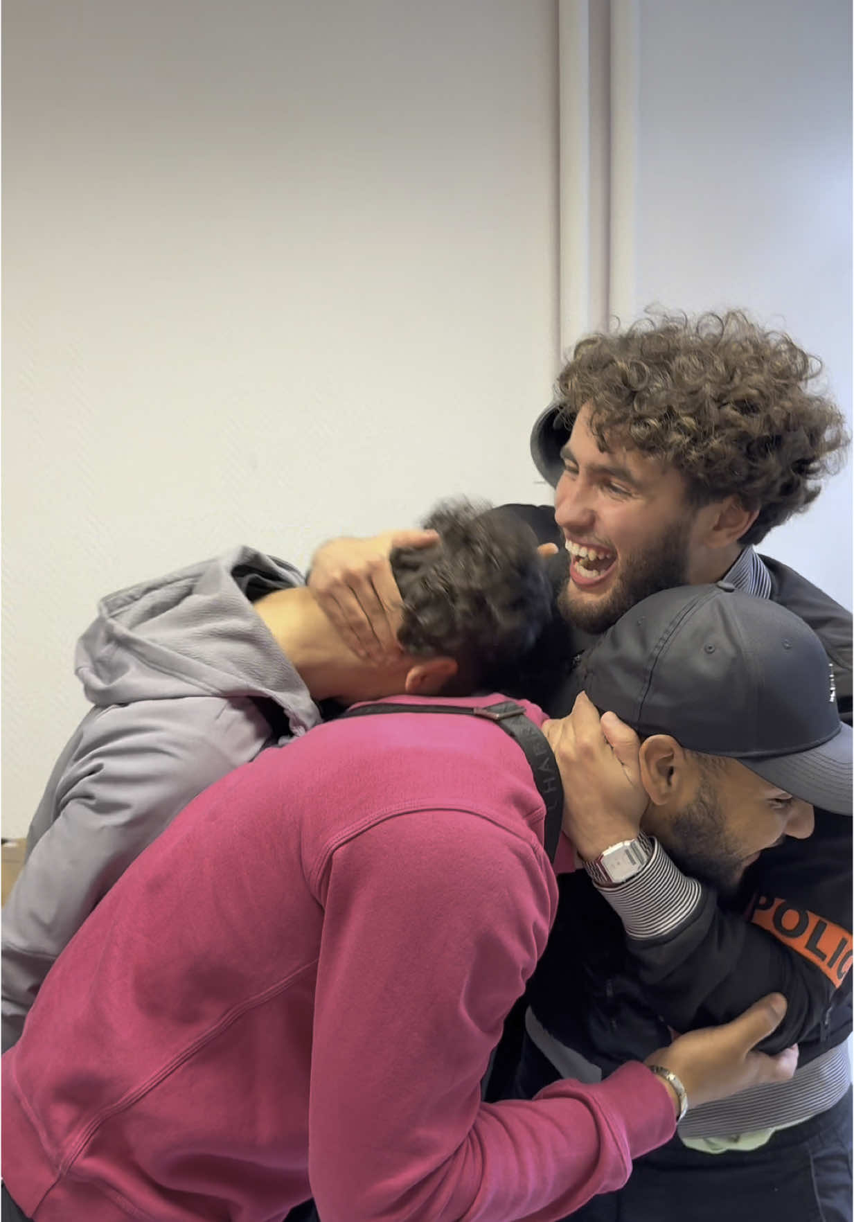 A post by @mouloudtr on TikTok caption: Ils sont géniaux ses gars 