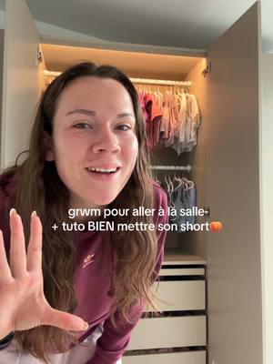 A post by @alicuizz on TikTok caption: tuto : bien mettre son short pour avoir un maxi fiak🤭🤣