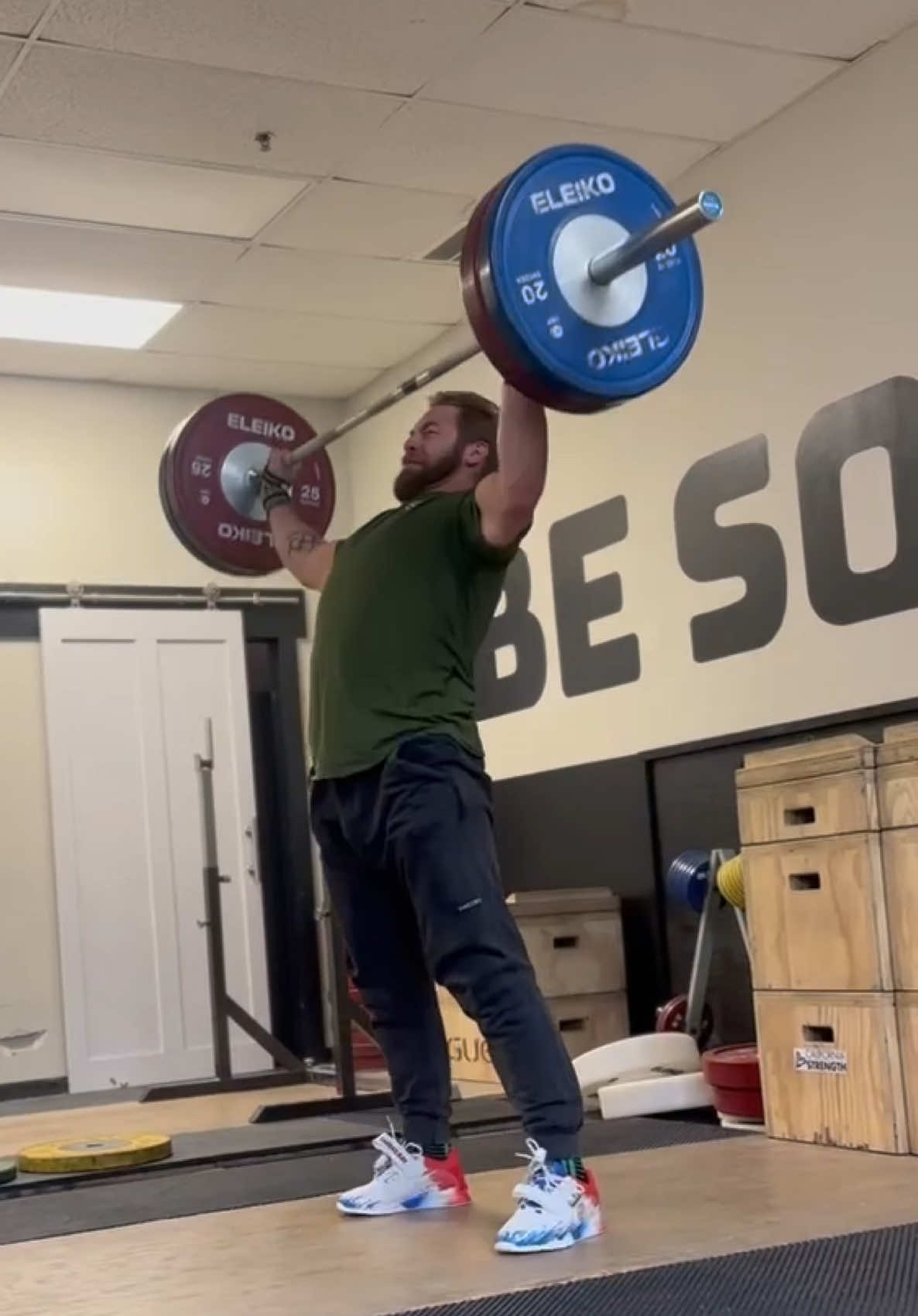 A post by @californiastrength on TikTok caption: 110kg (242#) Muscle Snatch@weskitts @Technogym @TrainHeroic—Training App 