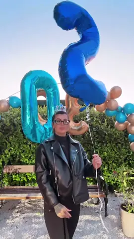 A post by @szandihangacsi3 on TikTok caption: Viszlát 20 évek hello 30 évek #insta szandihangacsi_