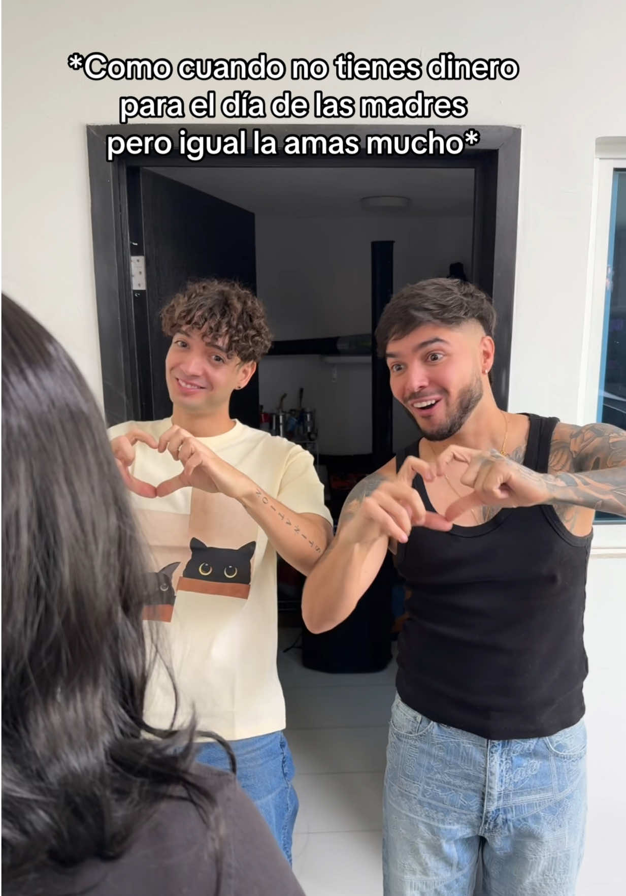 A post by @capitanyolotroll on TikTok caption: mamá tqm ❤️ @NANDO #humor #yolo #parati 