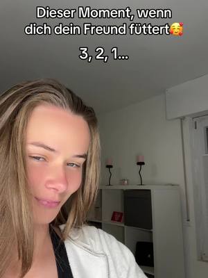 A post by @emiliy3655 on TikTok caption: Würdest du mich füttern?  #freund #single #füttern 