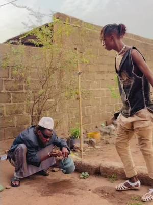 A post by @comedien_kalifa4 on TikTok caption: #@Comédie kalifa #@MANAGER BHM♻️ #@ZOU NI KALIFA 😃 