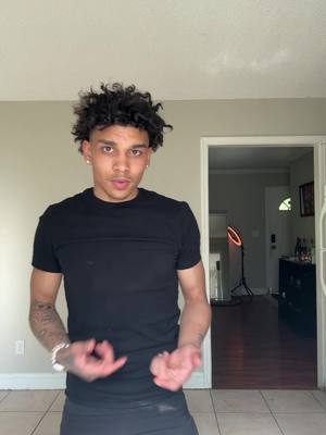 A post by @curvejso on TikTok caption: 🐺 🐺 