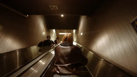 A post by @zachjaq on TikTok caption: Enamorados en Japón 🇯🇵🫶🏻 me encantó como quedó este video ❤️ amo vivir esta vida contigo @Dayanara ib y sonido de: @Jayson Robertson 
