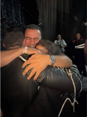 A post by @jhonnyrivera on TikTok caption: Familia y equipo de trabajo… sin ustedes esto no hubiese sido posible. No tengo palabras para agradecerles por tanto. El amor, la entrega y la incondicionalidad de mi familia, de mis músicos Los Porteños, y de todo mi equipo de trabajo, fue lo que hizo que esta noche fuera mágica. Gracias por estar siempre, por creer y por darlo todo conmigo. ¡Los amo! #LosPorteños @jennylopez_oficial @Manuel Alejandro Vel @Julieta Rivera 