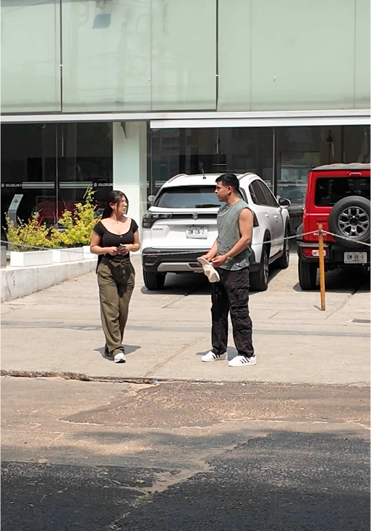 A post by @esen_alva on TikTok caption: A la vuelta 😎🚗🙌🏽 #ElParoSuzuki #Publicidad @SUZUKI México 