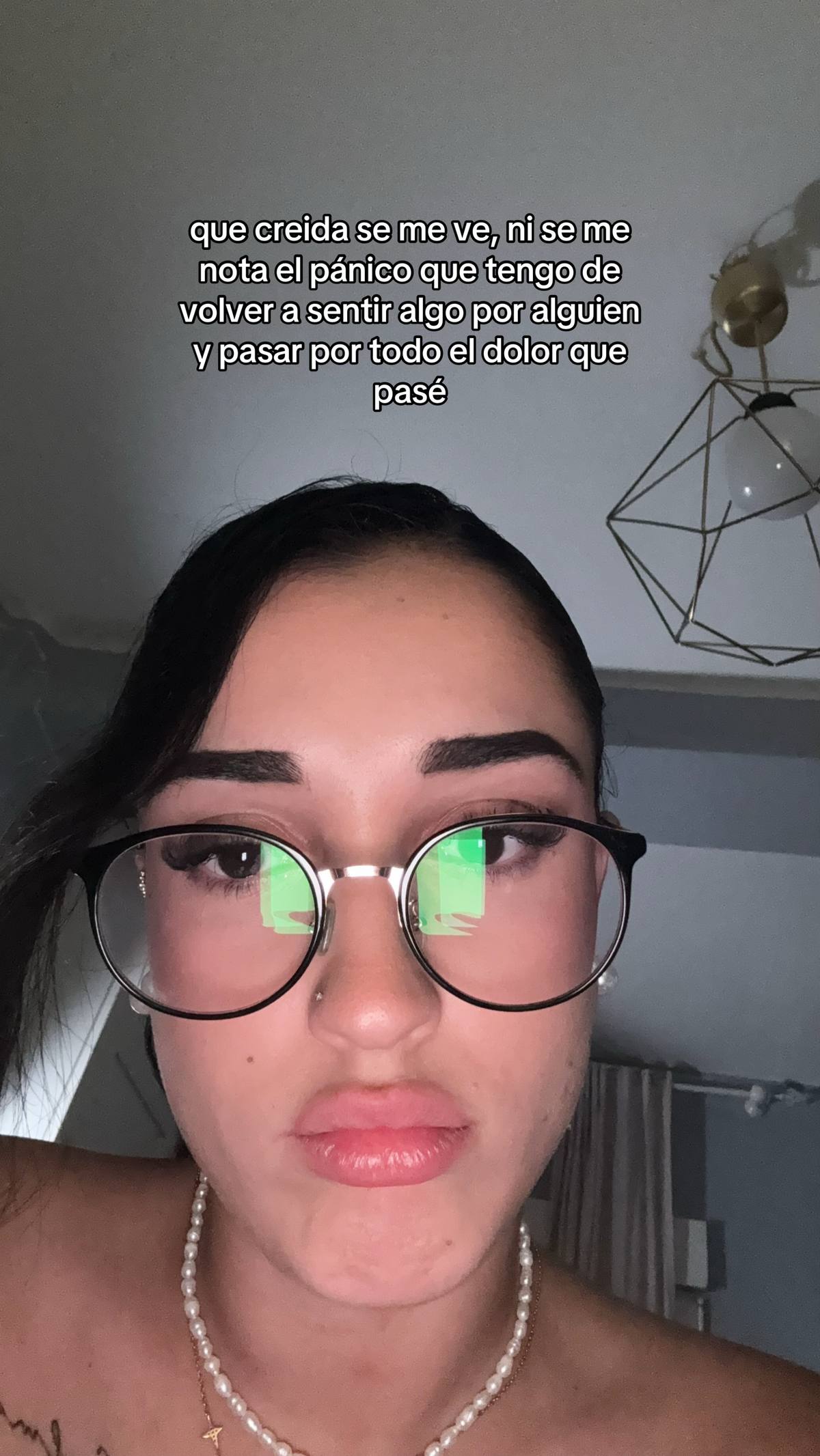 A post by @almmiitaaa23 on TikTok caption: se me cae el pelo d pensarlo