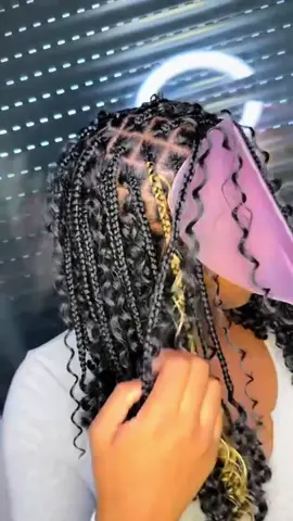 A post by @braids_bordeaux on TikTok caption: #tressebordeaux #braidsbordeaux #vital #braidbordeaux 