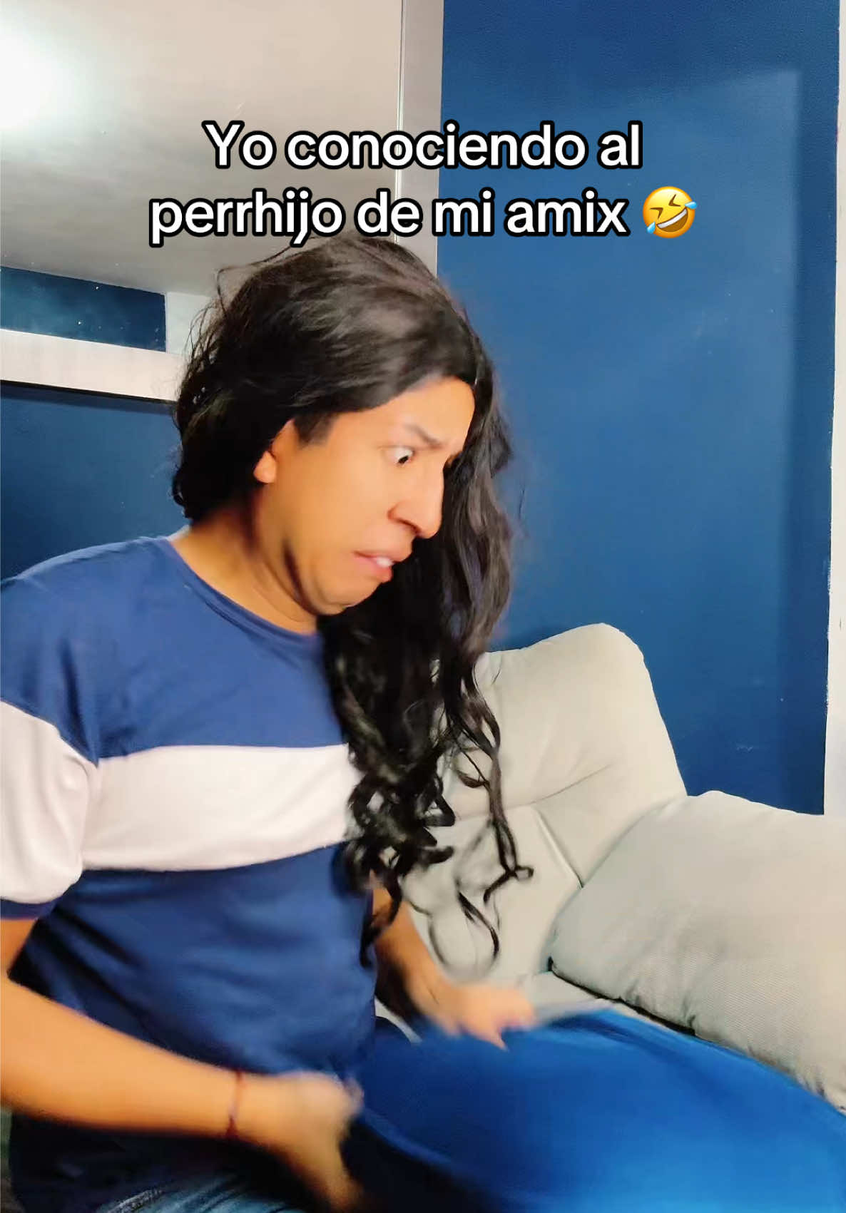 A post by @angelmonnroy on TikTok caption: Y todavía dicen que no hace nada 🤣 #comedia #perros #sketch