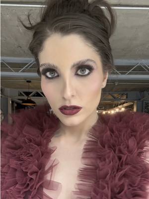 A post by @holasunshinee on TikTok caption: 💖🧔🏼 @Seis De Copas  Makeup: @Rulo maquillista  Peinado: @sul.garcia1  #6decopas #tarros