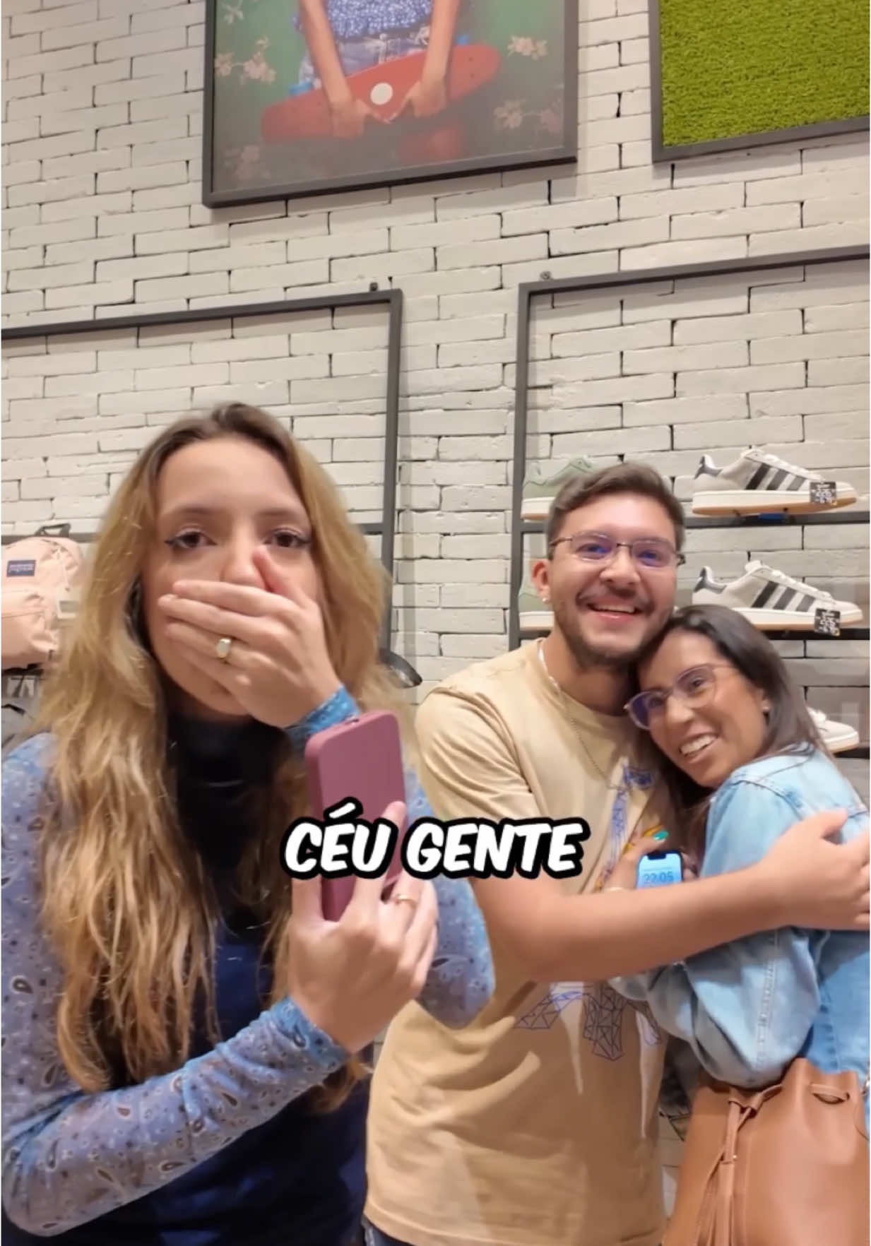 A post by @gabrielanerym on TikTok caption: Que isso??? COMO ASSIM? Não entendi nada quando gravei hahahaha😳😳 O que acharam da reação dele? Tô chocada vei😂 Qual cidade eu devo irrr? (percebi agora q o preço do tênis tá mais baixo na edição😂)