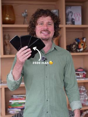 A post by @luisitocomunica on TikTok caption: Tiene mucha más batería 🔋🤯 @vivo Smartphone #vivoV50Lite #publicidad 