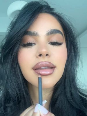 A post by @amayaliacolon on TikTok caption: loving this combo!!! @maccosmetics chestnut liner & behaved gloss / @buxomcosmetics pink lady 💋 