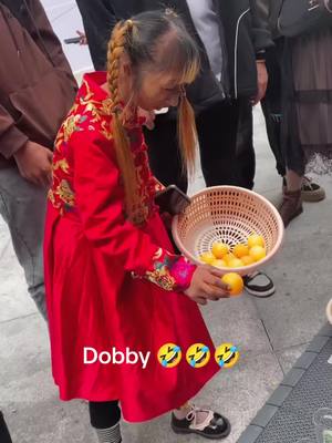 A post by @topfunnyusa2025 on TikTok caption: Dobby🏀🏀😂😂😂 #foryou #dobby #usa #xiaoxiao #fyp #jumpy 