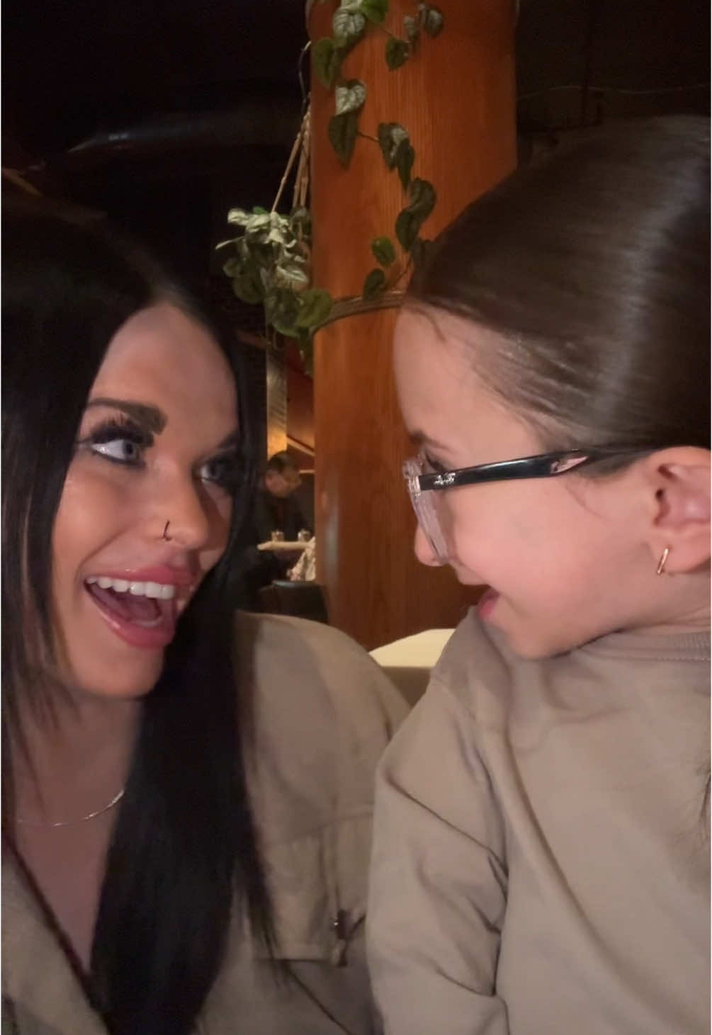A post by @grwms.by.vitoria on TikTok caption: WERE BACKKKK!!🤍👯‍♀️ @Kelsey Erickson #grwmsbyvitoria #osteogenesisperfecta #osteogenesisawareness #fyp #wereback #besties #dinner 