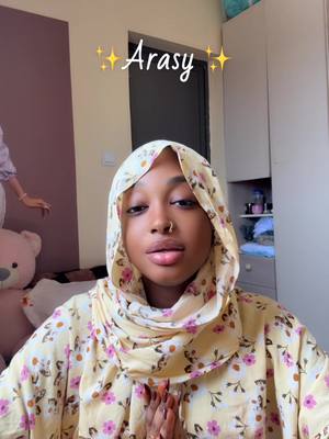 A post by @queen_rila on TikTok caption: @Arasycosmetics meilleur vraiment 🫶🏽✨✨✨#queenrila #tiktoksenegal🇸🇳 #queenrila😂 #mannequin 
