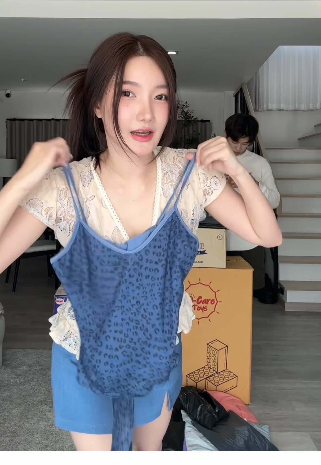 A post by @ccreamlike on TikTok caption: แกะพัสดุกัน #skinwithme #cvitme #วิตซีส้มเลือด 