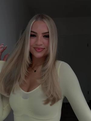 A post by @xj0line on TikTok caption: Hilfe aktuell möchte ich einfach alles kaufen was in der Farbe Butter Lemon ist 😭😭 IG : Jolineelisa #spreadlove #girlssupportgirls 