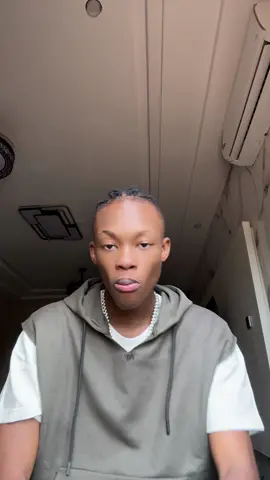A post by @seydoucheofficiel on TikTok caption: C’est tout de suite 😘j’ai hâte de vous voir🥹❤️
