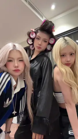 A post by @ciin on TikTok caption: Không ngủ yên là vầy liền á @Xuan Ca @Lê Huyền Diệu 