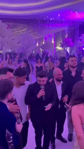 A post by @luissgabriel on TikTok caption: Distractieee ❤️