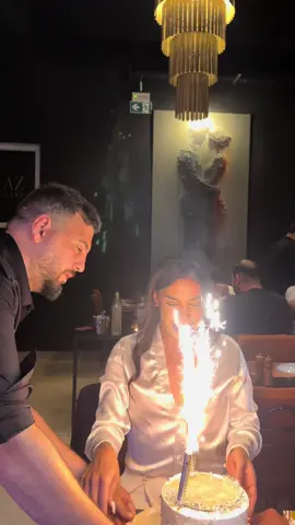 A post by @alperados1 on TikTok caption: Umarım yeni yaşın bana en başta sağlık huzur aşk para ve bol bereket getirir iyi ki varsınız 🙂🤍🕊️