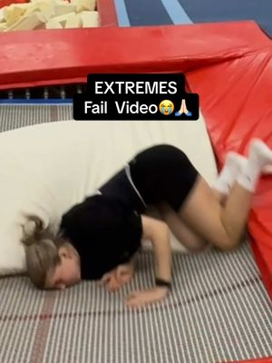 A post by @xfiibii on TikTok caption: Mein Kopf tut jetzt weh…😓🤕#fibii #fy #backflip #trampolin #Vlog #fail #crash 