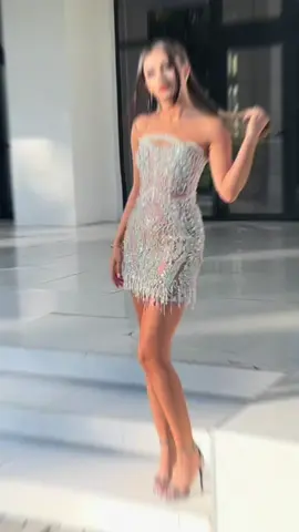 A post by @cristinadm71 on TikTok caption: 🫣⚡️  #foryoupage #fy #fyp #outfit #me #Biscoitocut 
