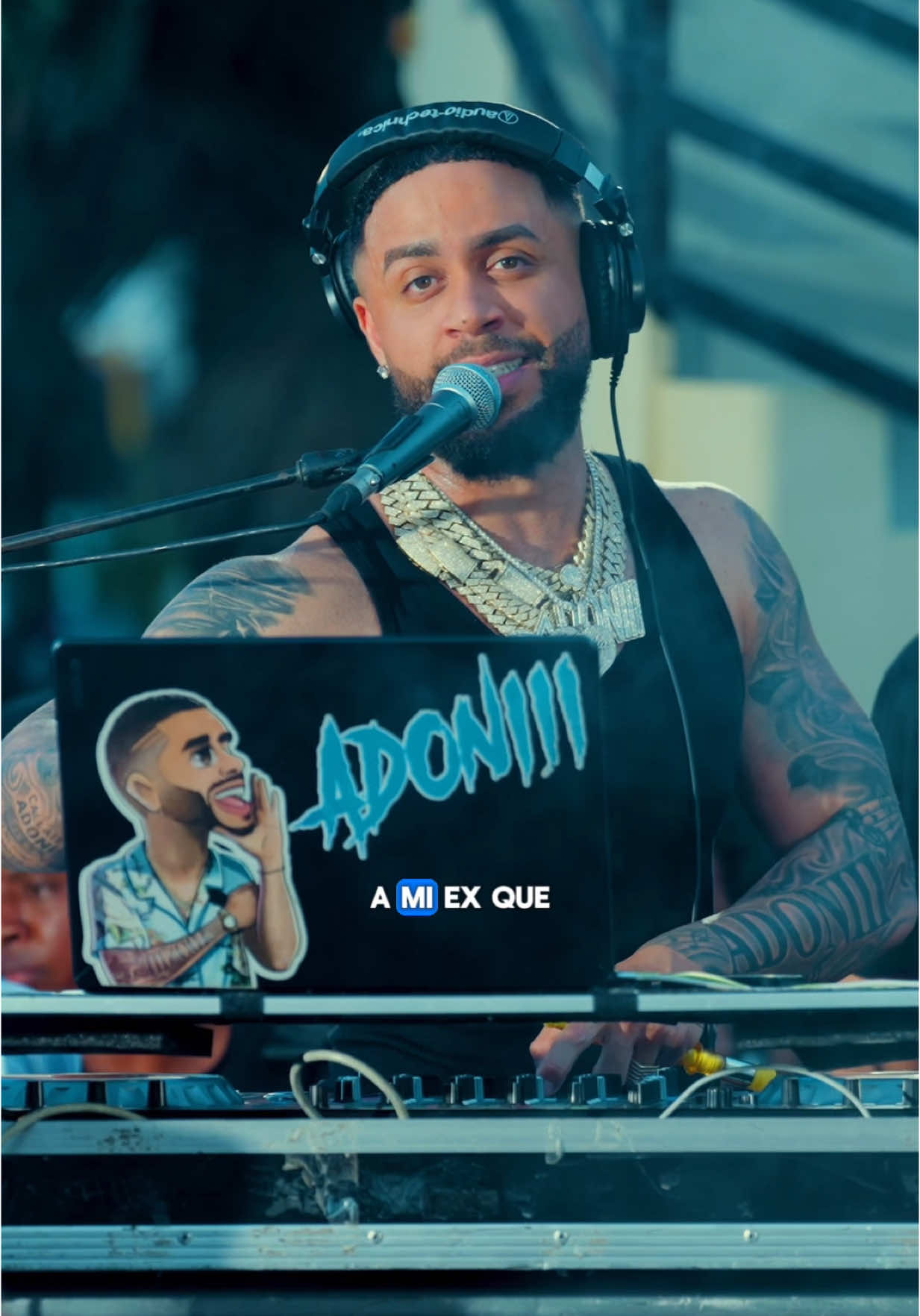 A post by @djadoni on TikTok caption: Que alguien le explique a mi EX que tenia que estar pendiente de mi durante la relacion, no despues #DJADONI #CALLATEADONI #djadoni #Djadonis 