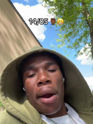 A post by @yorssy_ on TikTok caption: 14/05 💆🏾‍♂️😁🔥#tiktokmusic #fyp #newmusic #pourtoii 