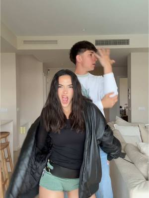 A post by @amarmolmc on TikTok caption: rockea tu cuerpo @🧸 