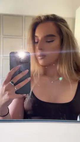 A post by @vica__08 on TikTok caption: #fyp  💋