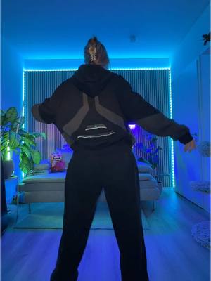A post by @xfiibii on TikTok caption: Ich kann das erklären .. #samba #blueshirtguy #fy #fibii  