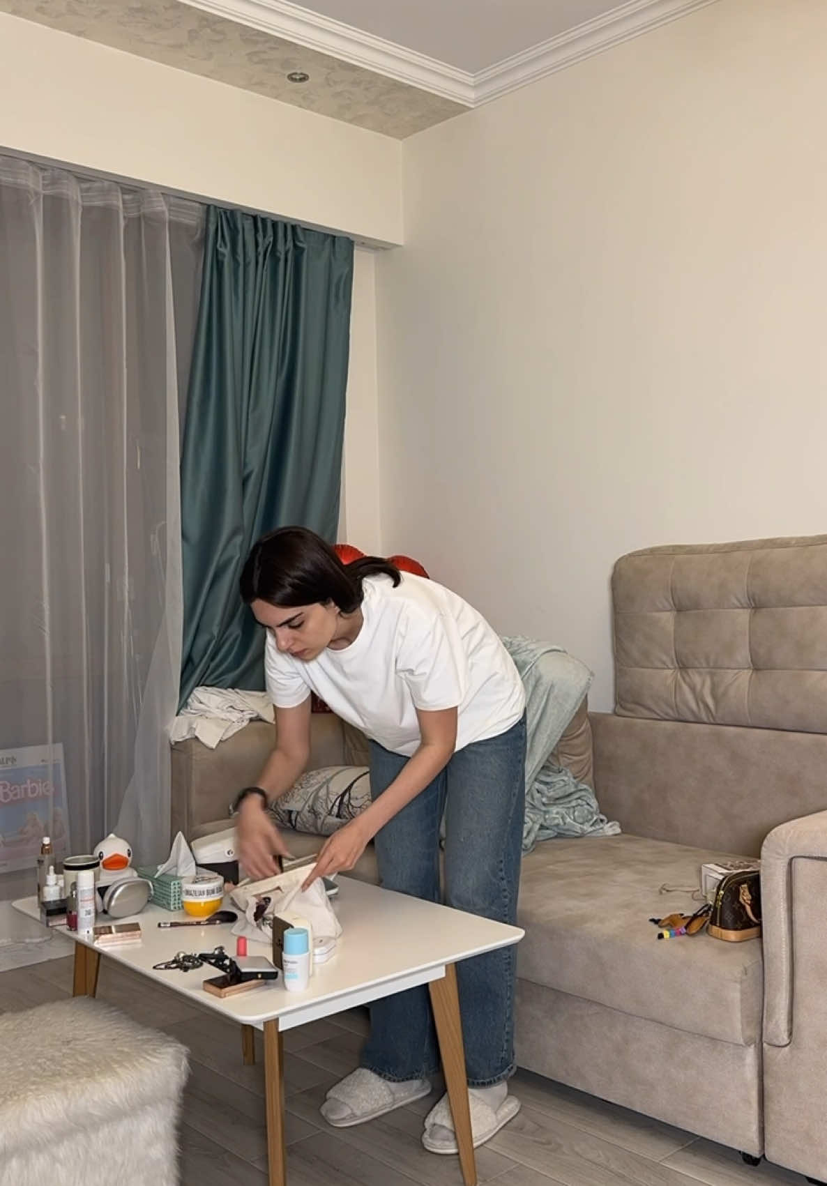 A post by @evelinakhanoyan on TikTok caption: Մաքրության վիդեեեեոոոո՜՜՜ 🐥🪣🧼 #teampupsiki 