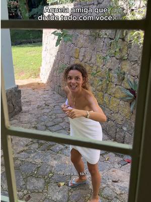 A post by @larissagloor on TikTok caption: Dividem até o mesmo neurônio kkkkk Já sabe da novidade? Agora eu faço parte do #squadneutrogena! E pra chegar chegando, eu já comecei testando o @NEUTROGENA®️ Hydro Boost, que possui hidratação* profunda e controle de oleosidade por 8 horas. Eu amei muito! 💙 #SquadNeutrogena *Hidratação profunda na camada superficial da pele